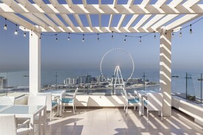 3 restaurants, breakfast, lunch, dinner served; international cuisine  - Hilton Dubai The Walk (Dubai)