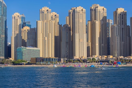 ヒルトン ドバイ ザ ウォーク