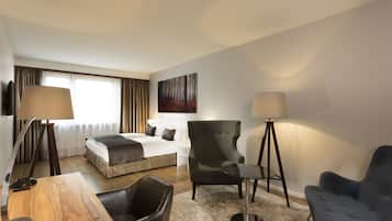 Business Double Room | Premium bedding, minibar, in-room safe, desk