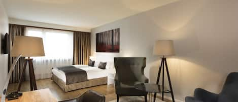 Business Double Room | Premium bedding, minibar, in-room safe, desk