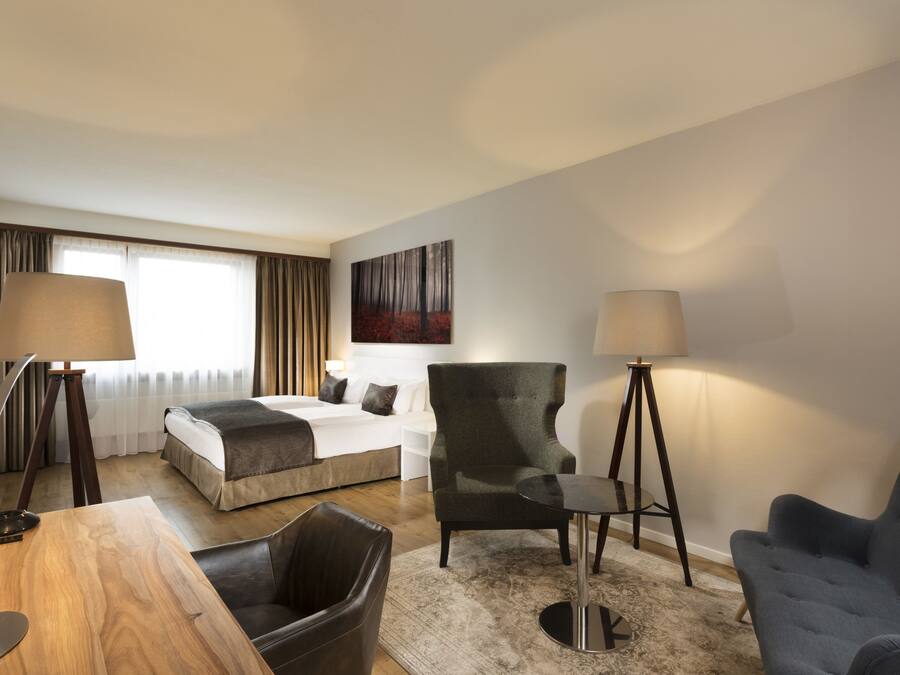 Hypo-allergenic bedding, minibar, in-room safe, desk