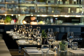 Frühstück, Mittagessen, Abendessen und Brunch werden serviert