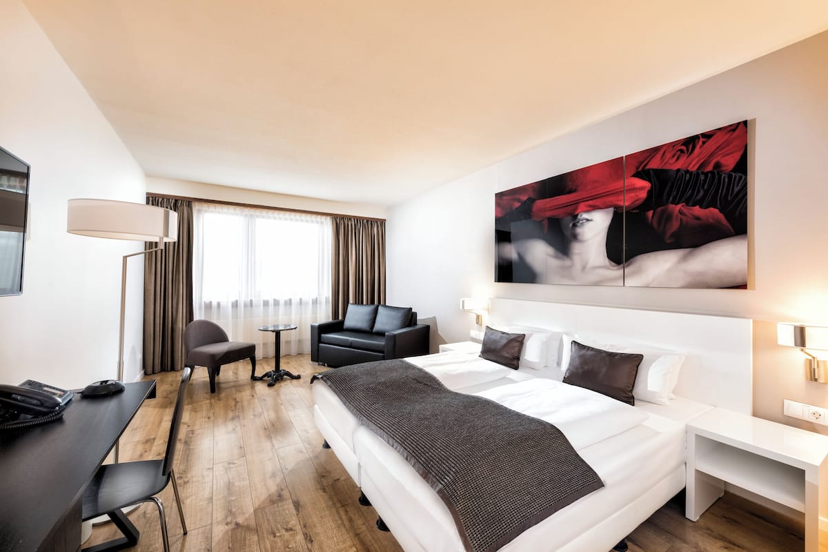 1 bedroom, hypo-allergenic bedding, minibar, in-room safe