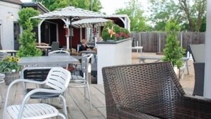 Property grounds - The Eltisley (St Neots)