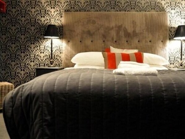 Deluxe Double Room, Ensuite - The Eltisley (St Neots)