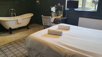 Superior Double Room, Ensuite (Roll Top Bath)