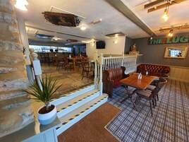 Herbergi fyrir tvo, tvö rúm - með baði | Veitingastaður