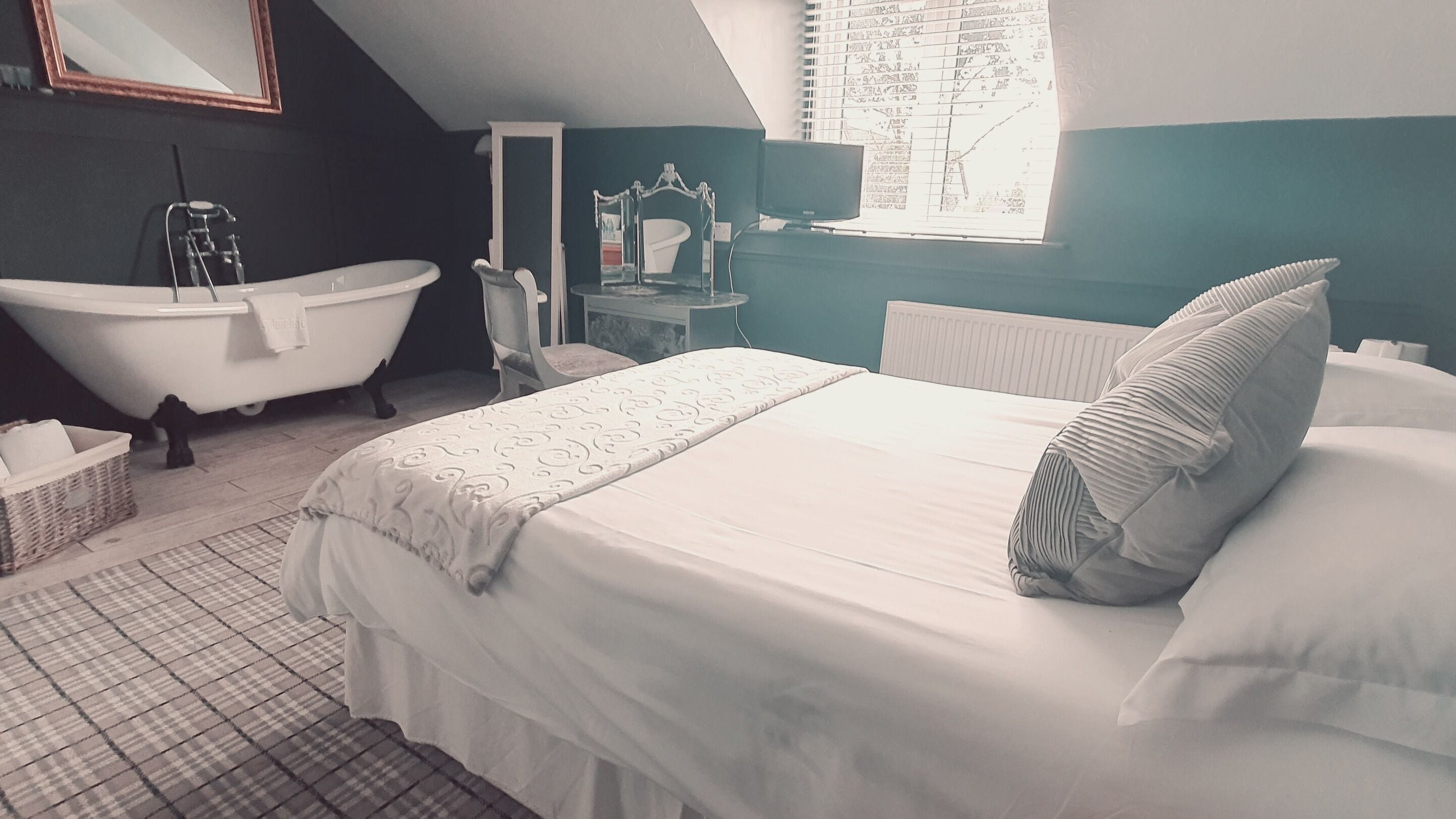 Superior Double Room, Ensuite (Roll Top Bath) | 1 bedroom, free WiFi