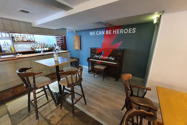 Dobbeltrom, eget bad ((Spa Bath in room)) | Bar (på overnattingsstedet)