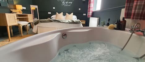 Double Room, Ensuite ((Spa Bath in room)) | Bathroom