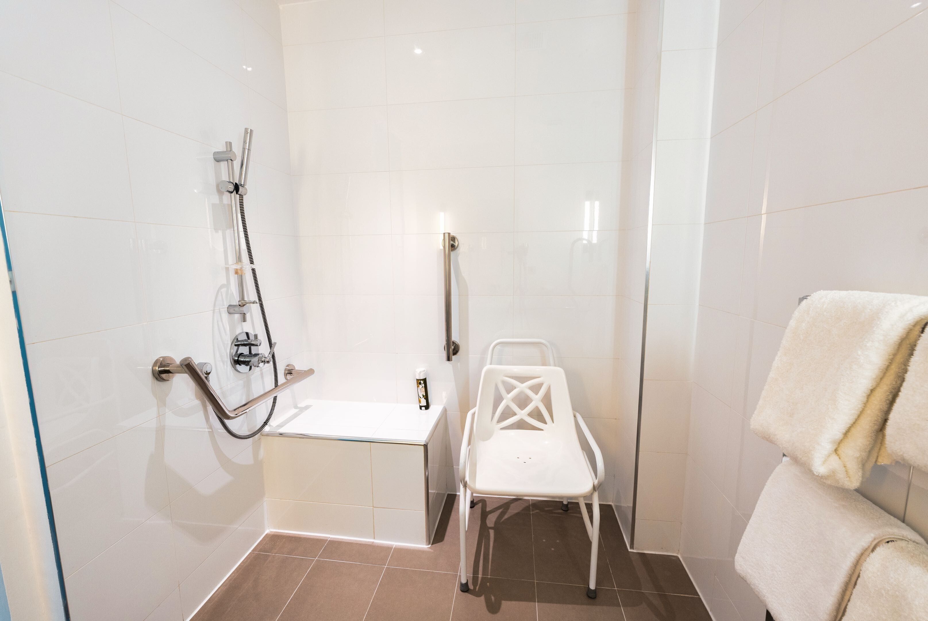 Kamar mandi difabel