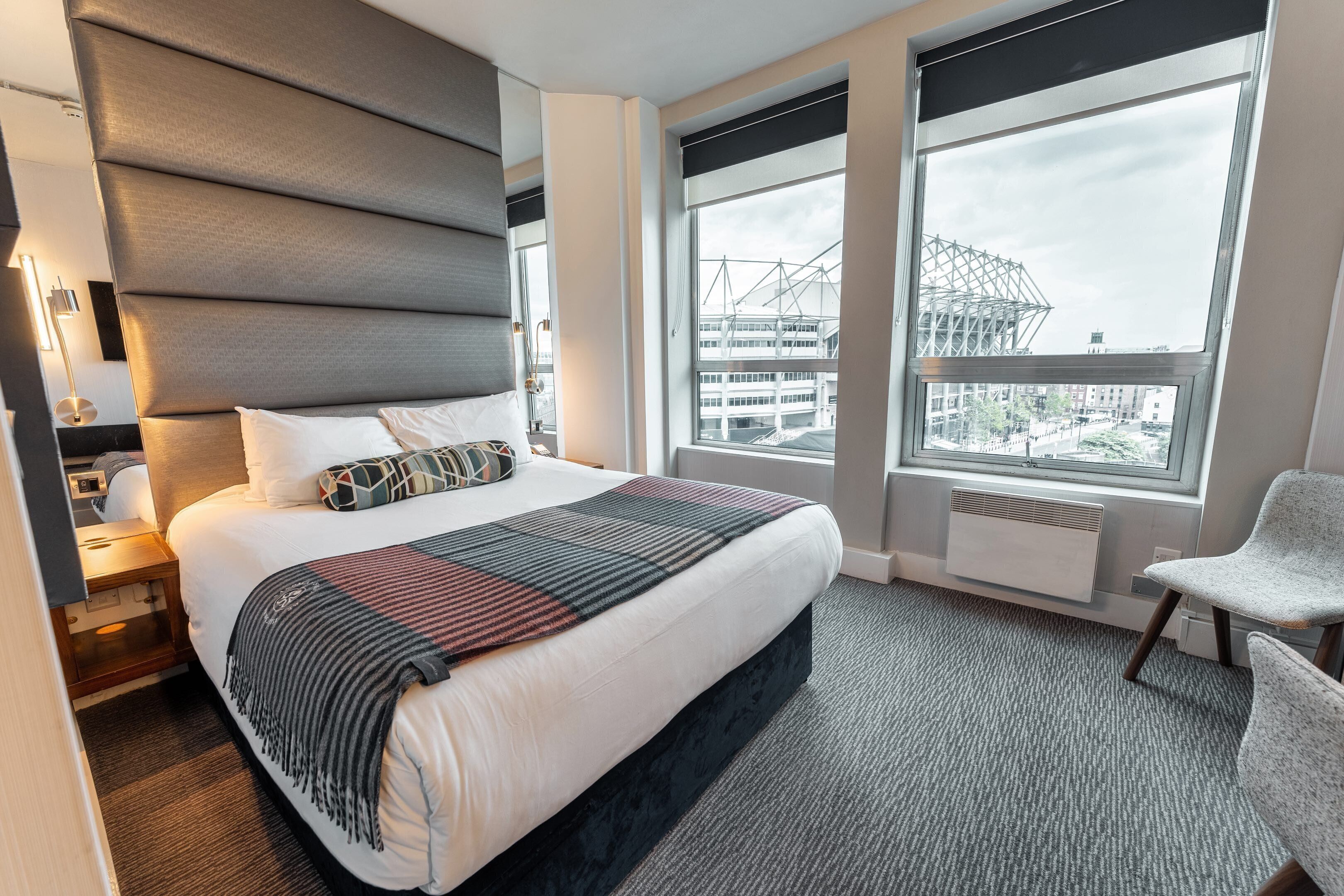 Standard Room, 1 King Bed, Stadium View | Pillow-top beds, in-room safe, desk, blackout curtains