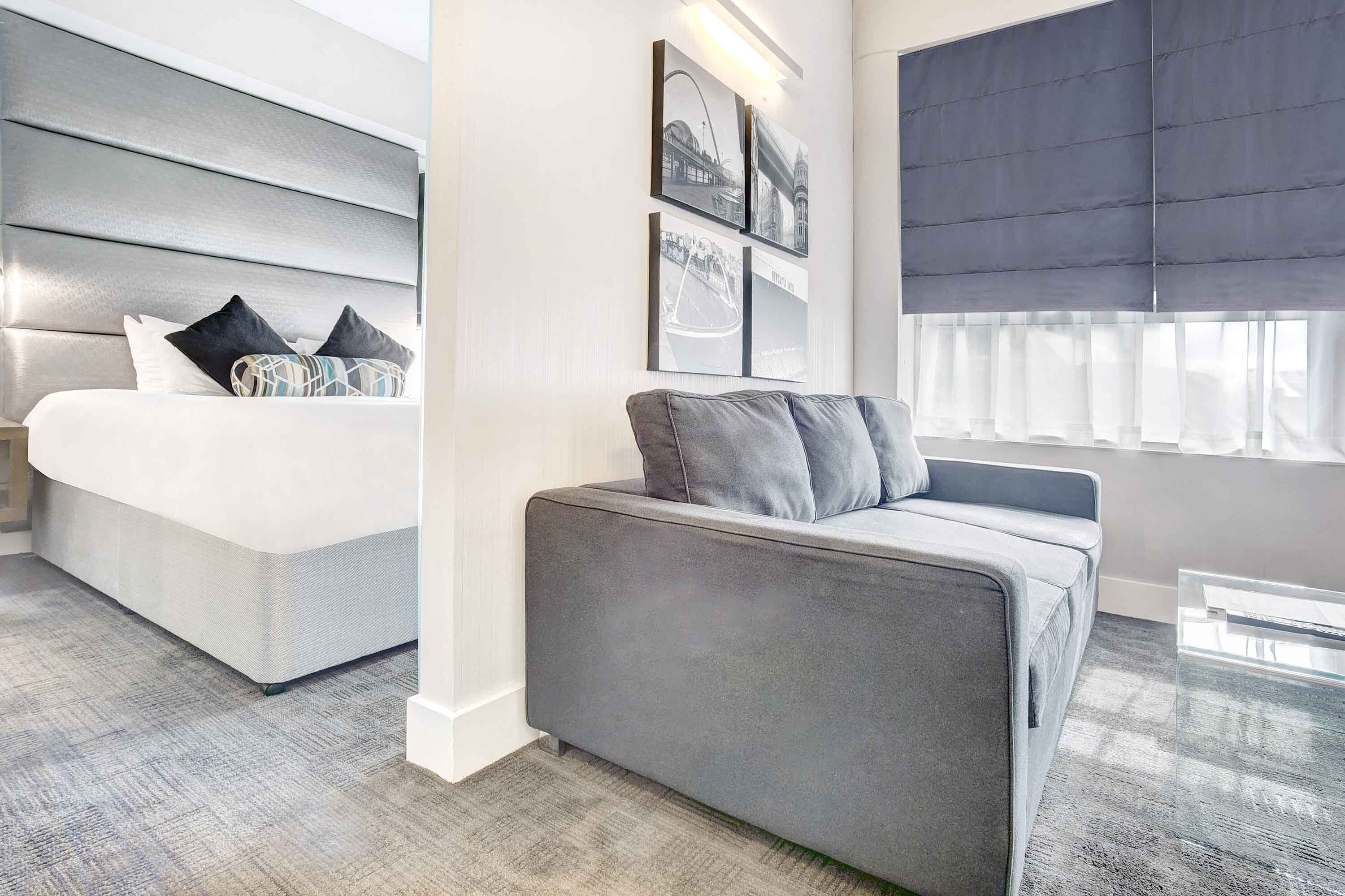 executive suite, 1 king bed, kitchenette, balcony | 1 bedroom, pillow-top beds, in-room safe, desk