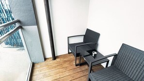 Pillow-top beds, in-room safe, desk, blackout curtains - Sandman Signature Newcastle Hotel (Newcastle-upon-Tyne)