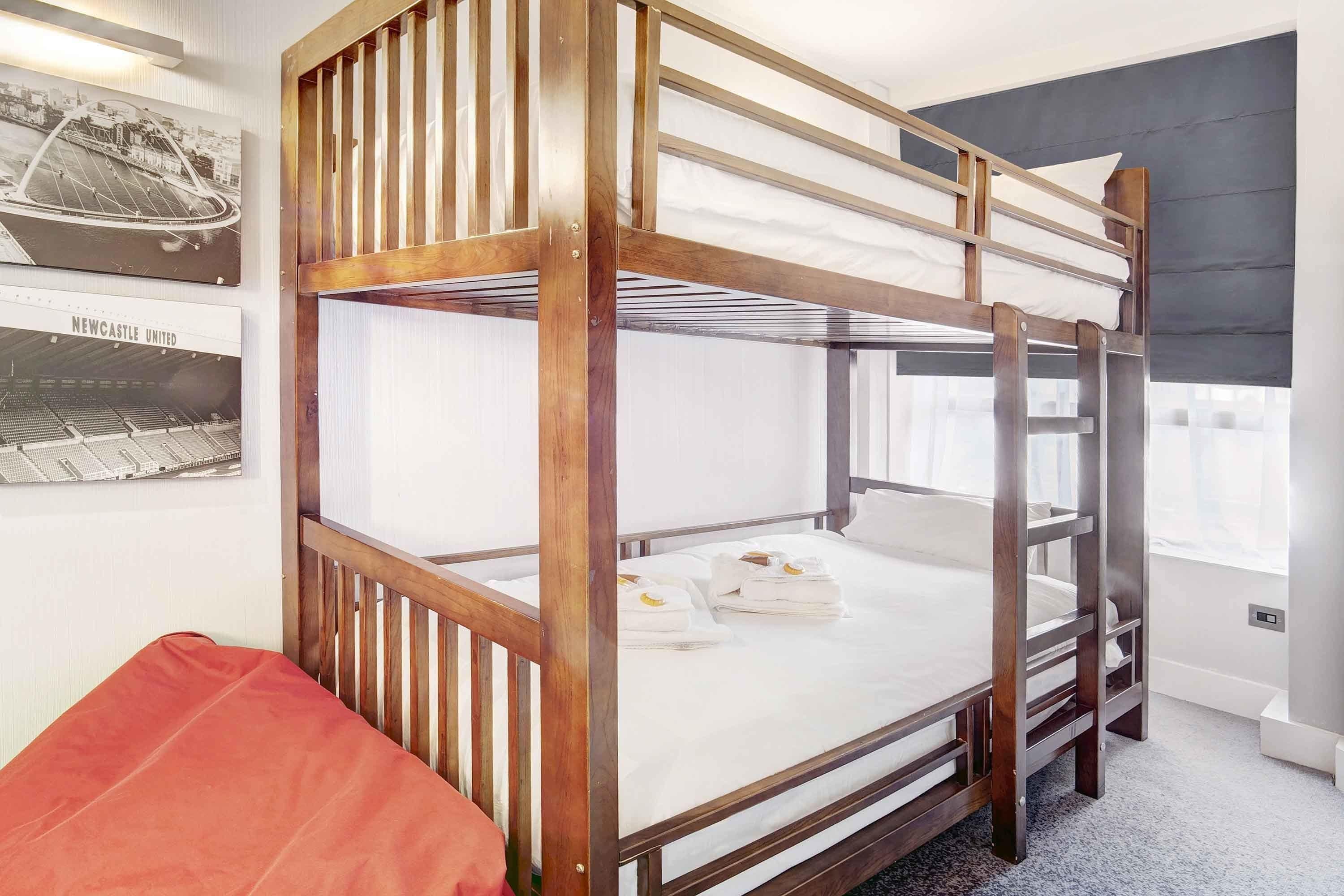 Family Suite, 1 King Bed, Bunk Beds, Kitchenette | Näkymä huoneesta