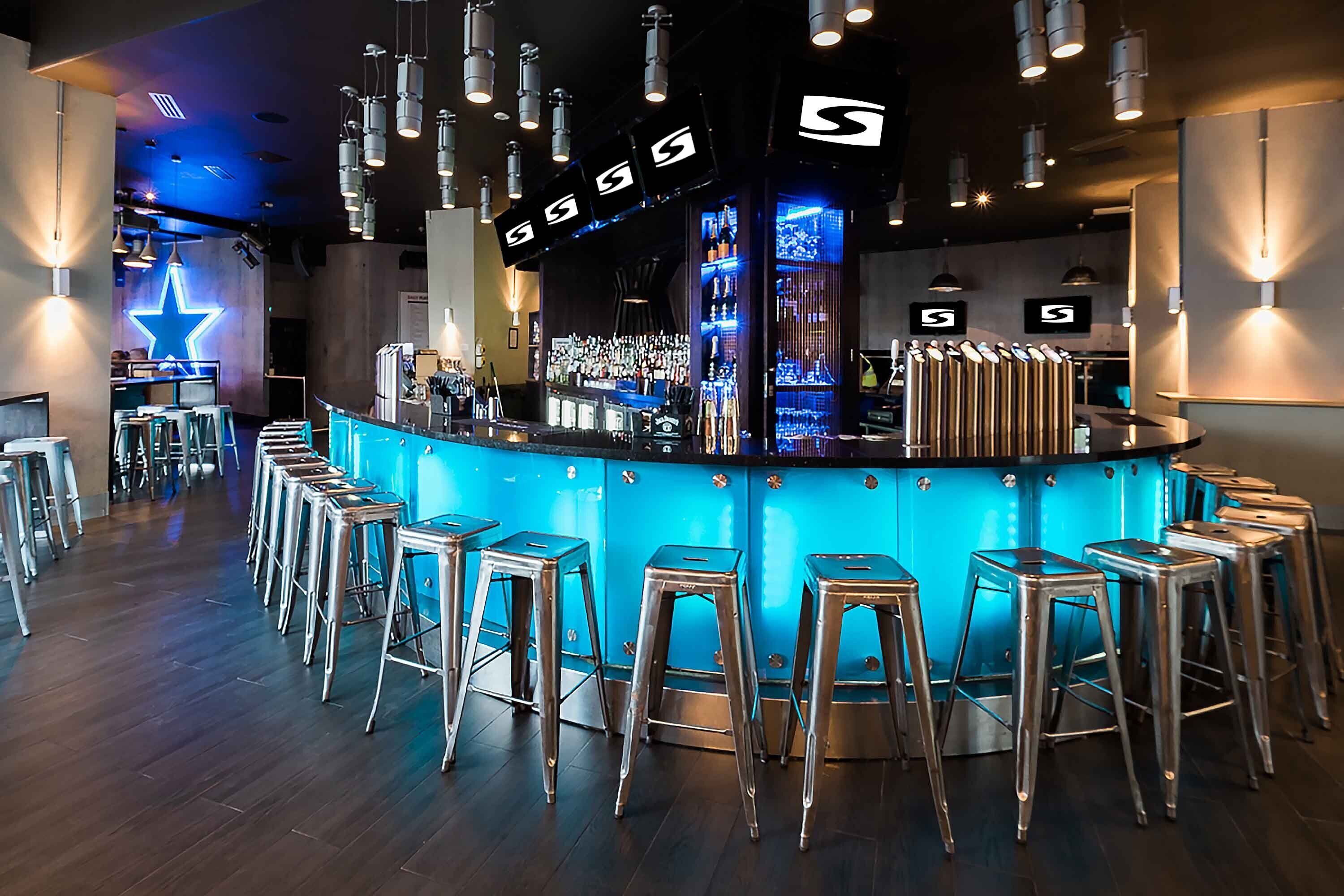 breakfast, lunch, dinner served; fusion cuisine