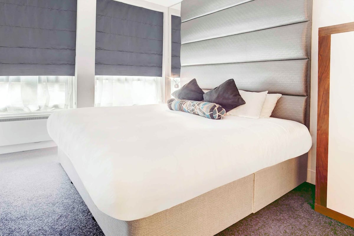 1 chambre, surmatelas, coffres-forts dans les chambres, bureau
