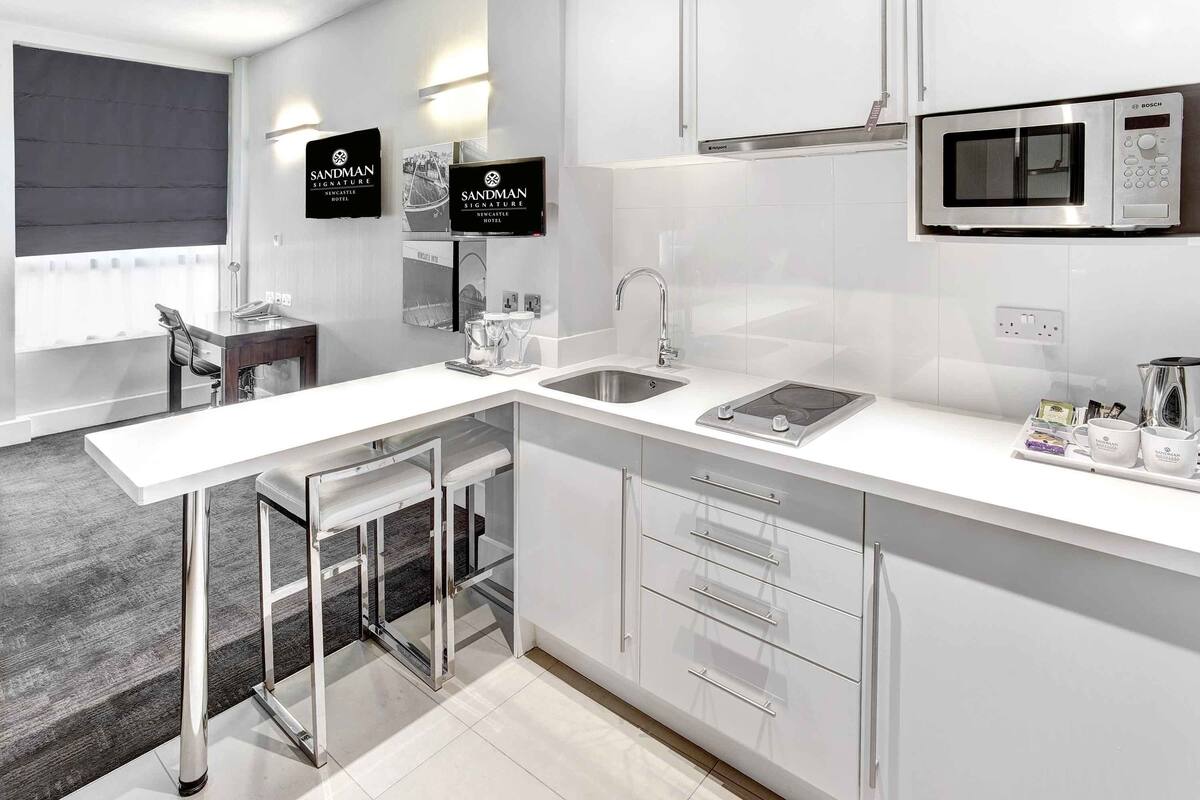 fridge, microwave, coffee/tea maker, electric kettle