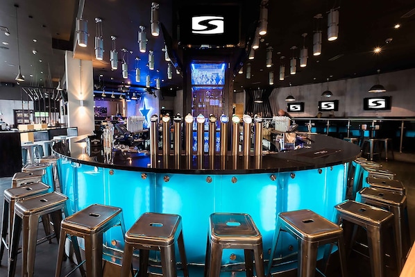 Breakfast, lunch, dinner served; Fusion cuisine - Sandman Signature Newcastle Hotel (Newcastle-upon-Tyne)