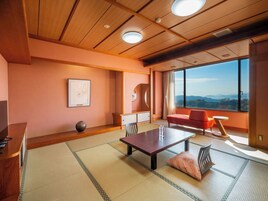 Caja fuerte, cortinas opacas, wifi gratis y ropa de cama