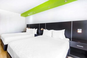 Desk, iron/ironing board, cribs/infant beds, rollaway beds - Travelodge by Wyndham Trois-Rivieres (Trois-Rivieres)