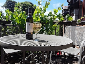 Premium Suite, Balcony, Garden View | Balcony