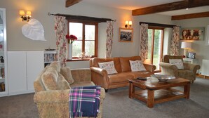 Premium Suite, Balcony, Garden View | Blackout drapes, iron/ironing board, WiFi (free), bed sheets - Treliver Farm (Bodmin)
