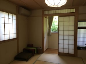 Quarto tradicional, um futon, para não fumantes (Heian, max 3 guests incl. children) | Ferros/tábuas de passar roupa, Wi-Fi de cortesia