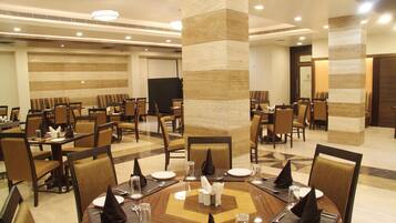 Bao gồm bữa sáng buffet hàng ngày