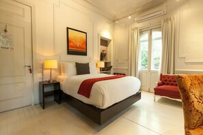 Deluxe Room | Premium bedding, in-room safe, individually decorated, desk - Hotel Villa Condesa (Mexico City)