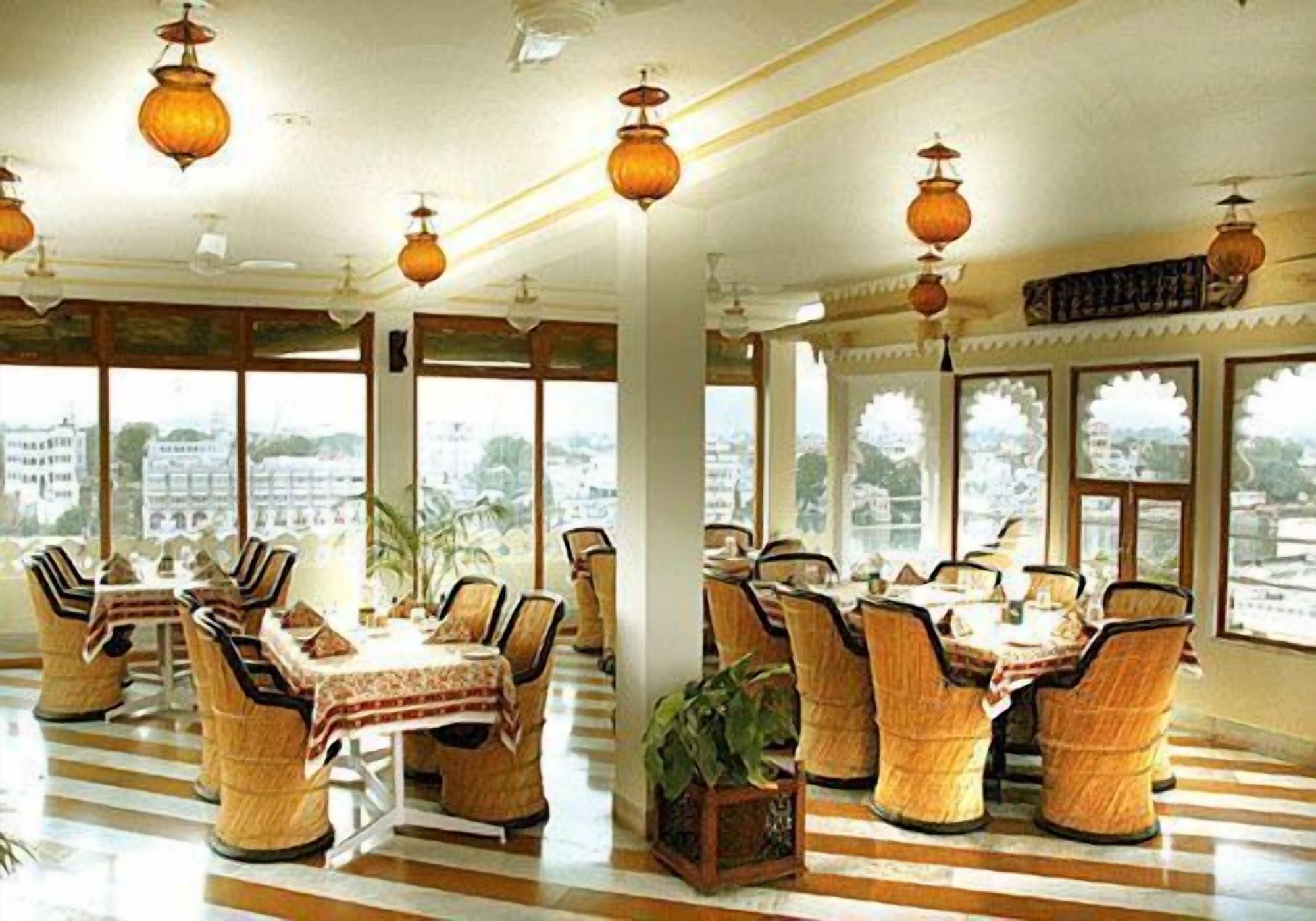 breakfast, lunch and dinner served