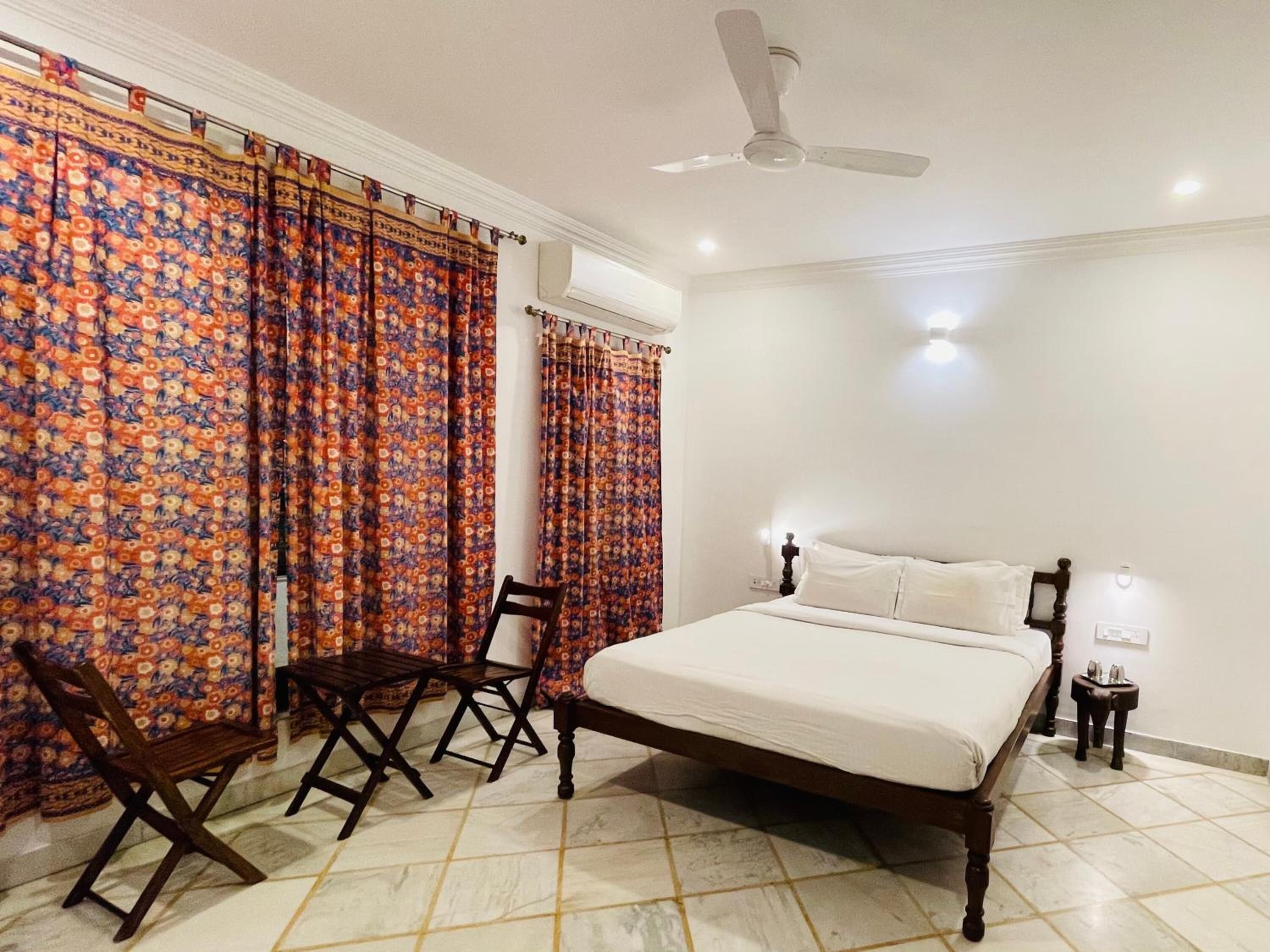 in-room safe, rollaway beds, free wifi, bed sheets