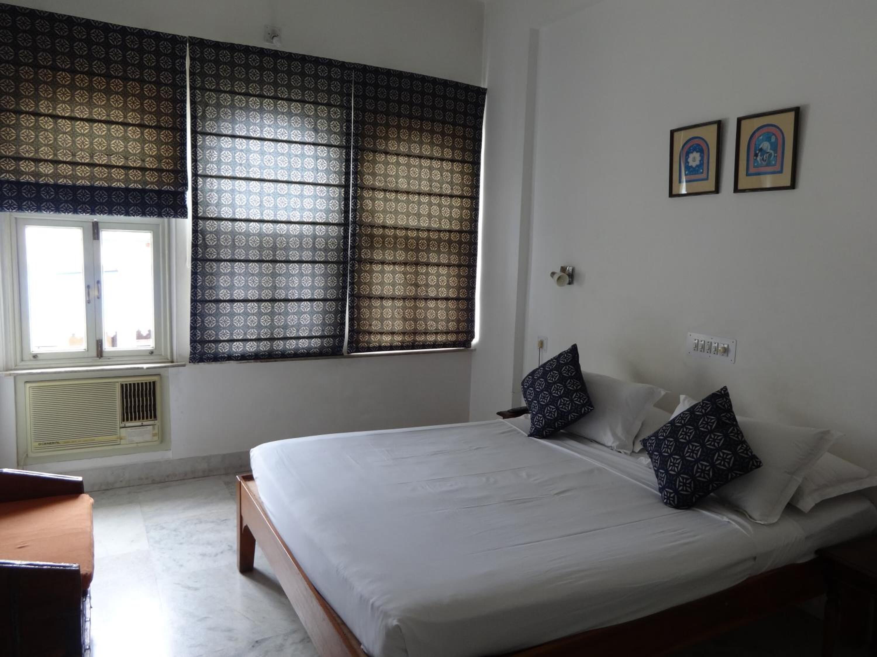 in-room safe, rollaway beds, free wifi, bed sheets