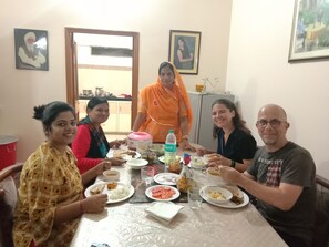 Télévision LED de 32 pouces avec chaînes par satellite, télévision