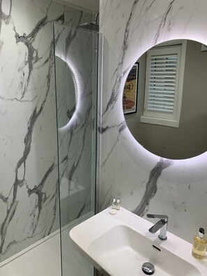 Bathroom - The Malt House (Aylesbury)