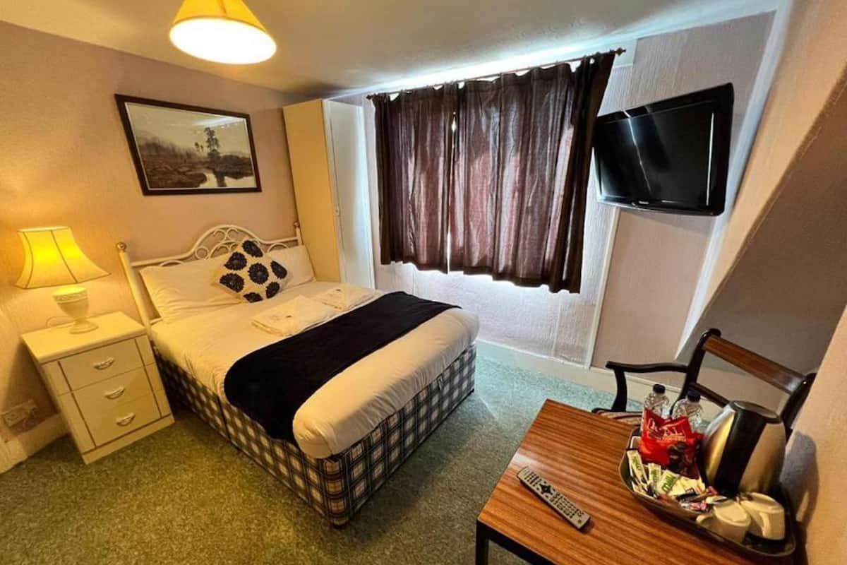 Standard Double Room, 1 Queen Bed | Desk, soundproofing, free WiFi, bed sheets