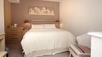 Chambre Double Confort, salle de bains attenante, vue jardin (Cherry Blossom)
