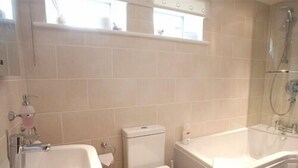 A bathroom with a sink, toilet, and bathtub. - Blossom House Bed & Breakfast (Buxton)