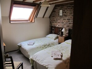 Quadruple Room, Private Bathroom (Family of 4) - Bluebell Farm (Worcester)