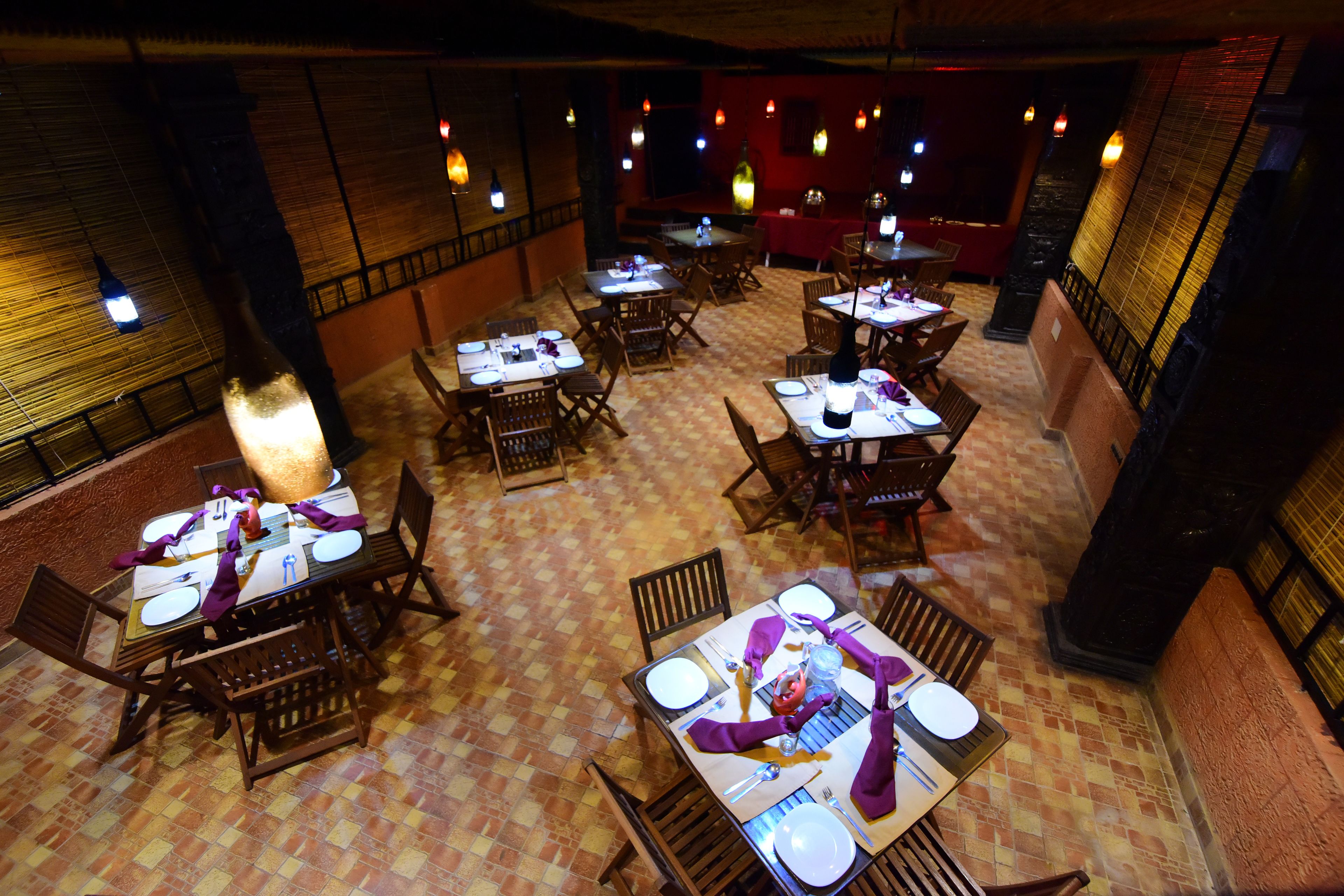 Lunch and dinner served, ocean views 