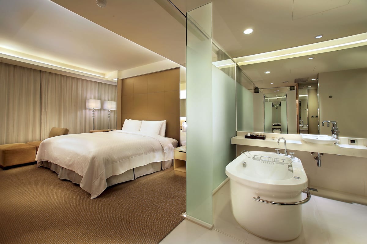 standard room, 1 double bed (dawn) | bathroom | separate bathtub and shower, jetted bath, free toiletries, hair dryer