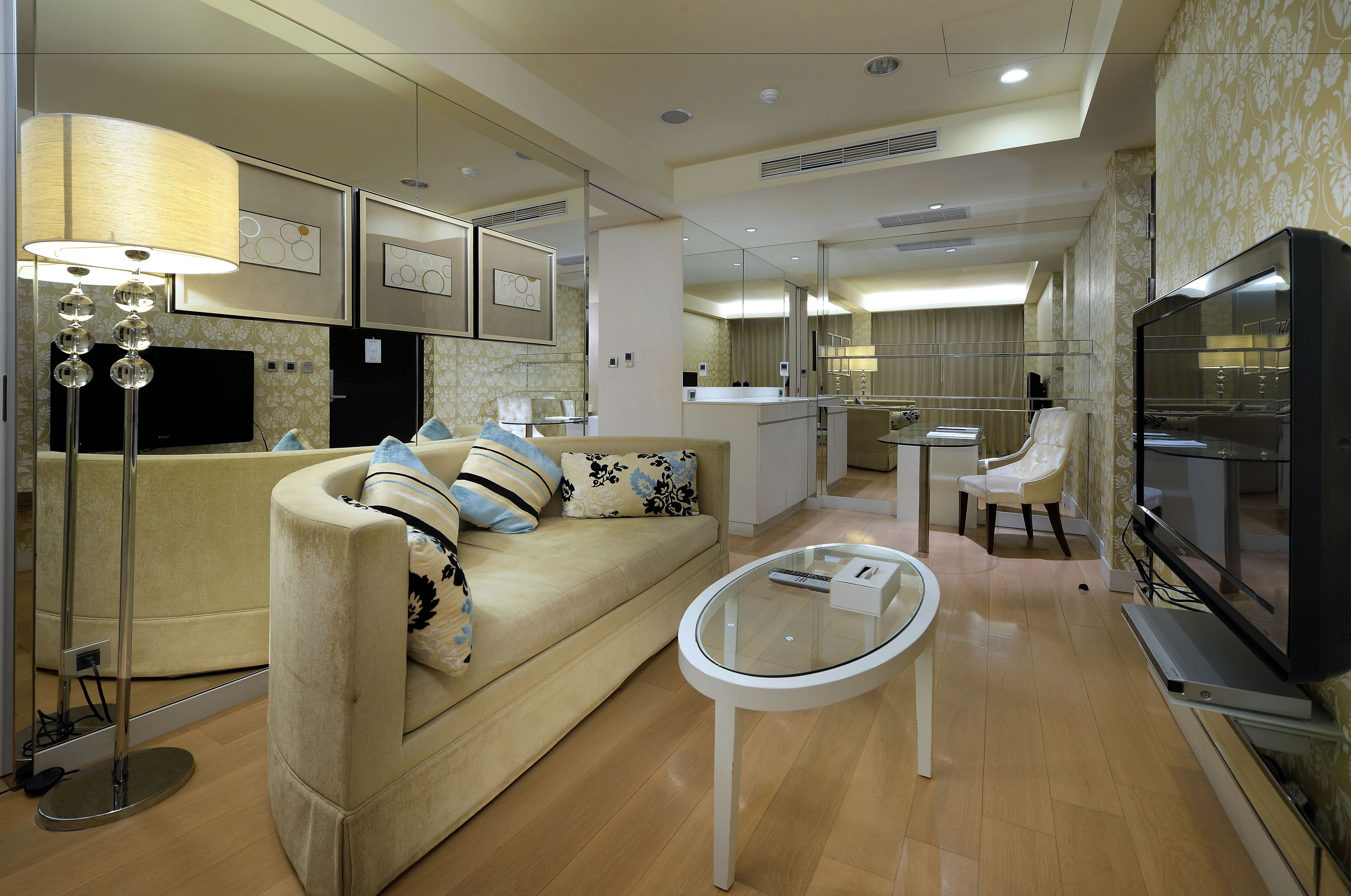 40-inch lcd tv with cable channels, tv, dvd player