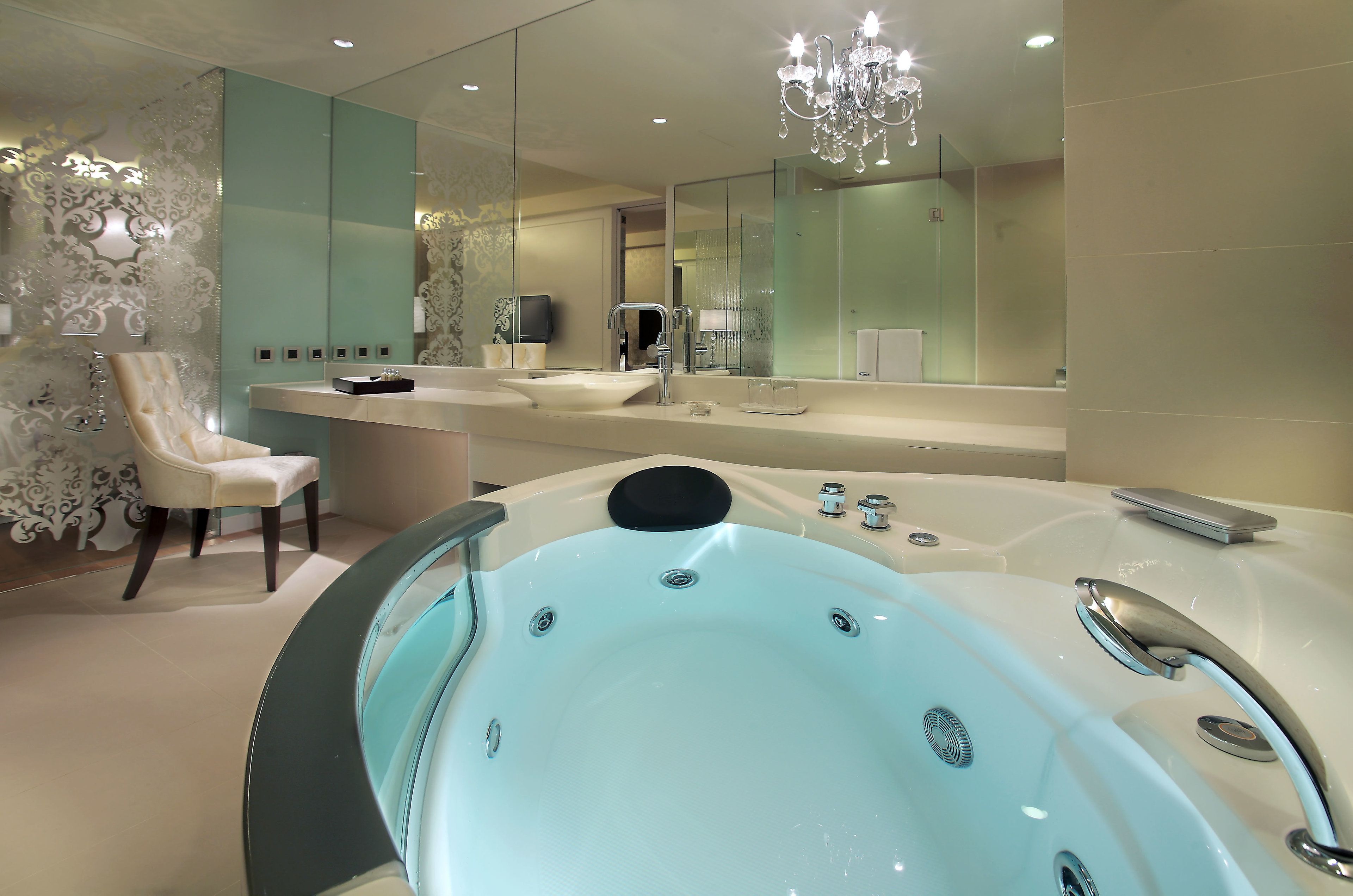 standard room, 2 double beds (sun) | bathroom | separate bathtub and shower, jetted bath, free toiletries, hair dryer