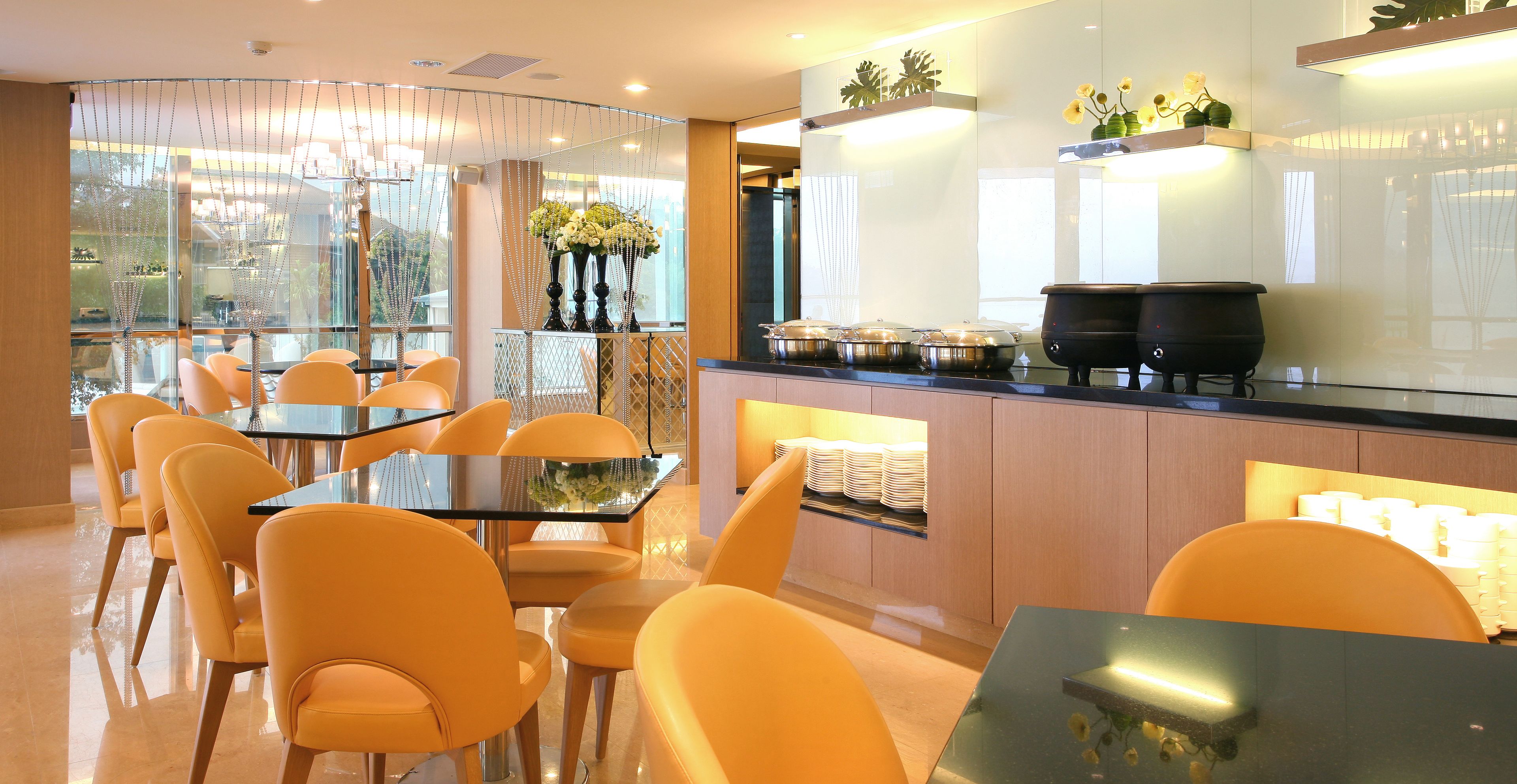 breakfast, lunch, dinner served; sea views