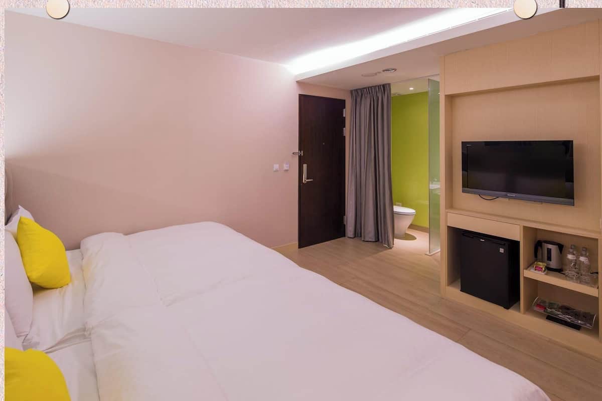 Firemannsrom – basic, 2 dobbeltsenger | Sengetøy av topp kvalitet, dundyner, safe på rommet og lydisolert