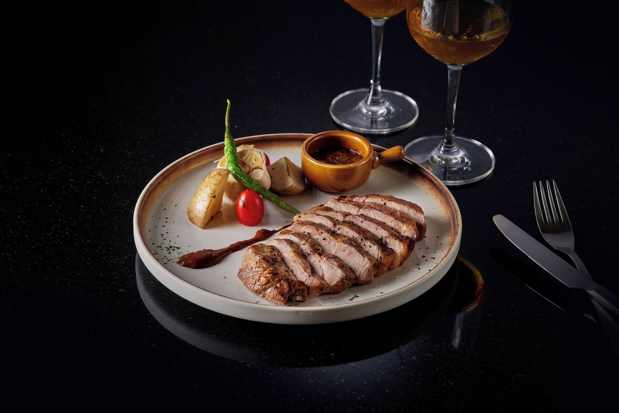 breakfast, lunch, dinner served; sea views