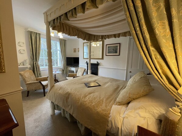 Double Room, Ensuite (Room 5 Four Poster)