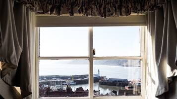 Double Room, Shared Bathroom, Sea View | Soundproofing, free WiFi, bed sheets