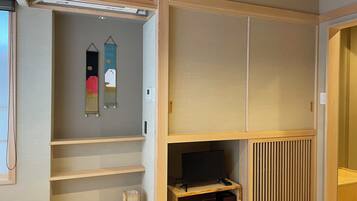 Japanese Style Standard Twin Room, Non-Smoking | In-room safe, blackout drapes, iron/ironing board, free WiFi