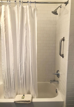 A bathroom with a bathtub, a shower, and a curtain. - Hotel EL Capitan (Van Horn)